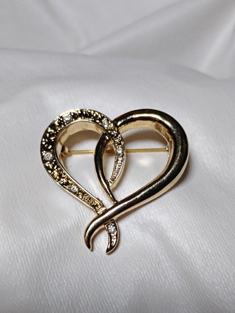 Vtg. sculptural heart brooch Goldtone Rhinestones From New View